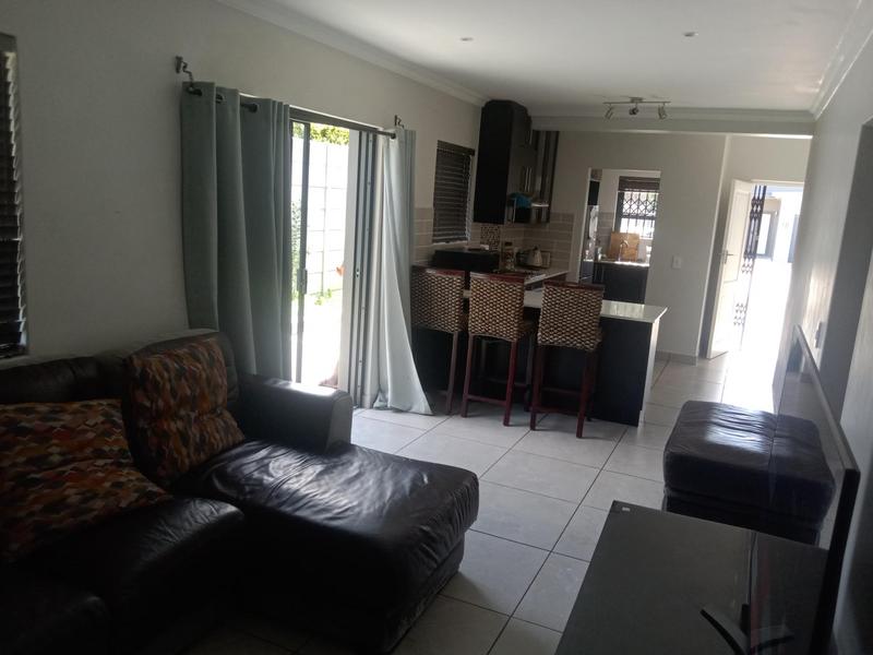 To Let 3 Bedroom Property for Rent in Uitzicht Western Cape